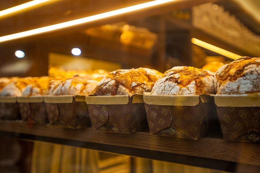 Lake Como: Food Walking Tour - Street food stop: pizza you can eat like locals, while walking
