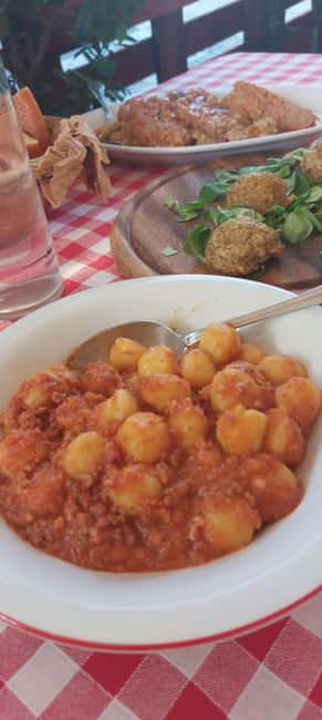 Lake Como: Food Walking Tour - Lunch in a historical wine shop: why the 75 minutes is the anchor