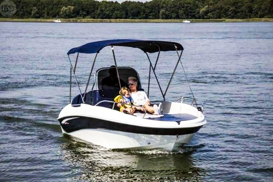 Lake Como: Motor Boat Rental - What to Bring, What to Watch For, and Simple Prep Tips