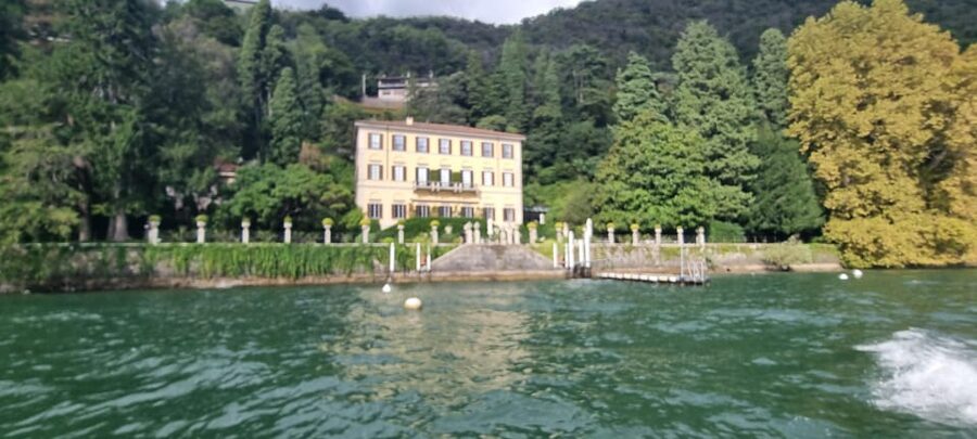 Lake Como: Shared Boat Tour with Prosecco Aperitif - What the stops at big-name villas look like in real time