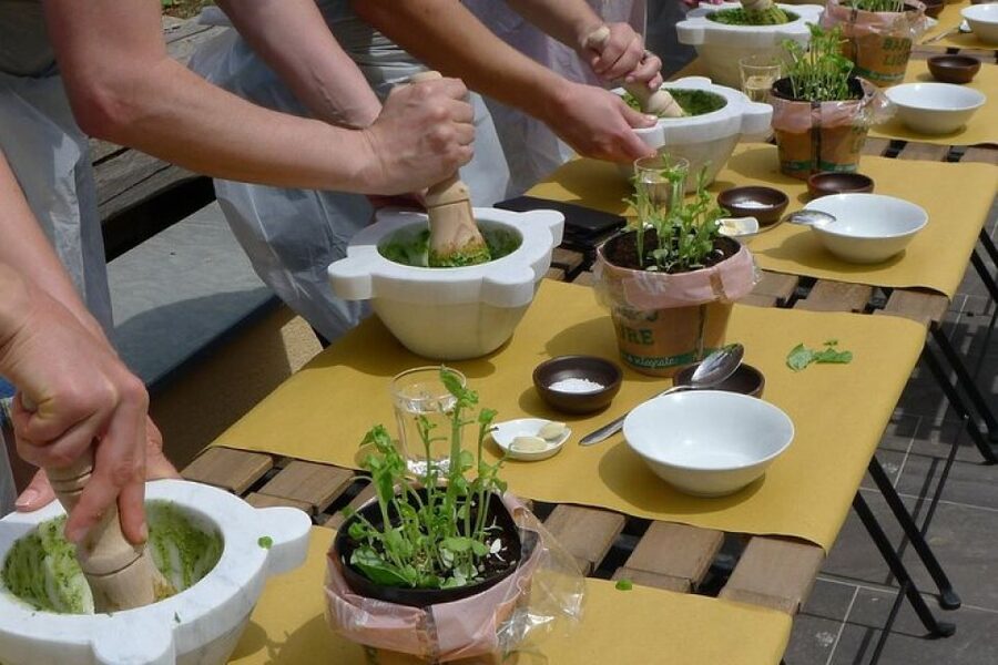 Manarola: Authentic Pesto Making Class at Cinque Terre - Manarola’s Pesto Class: A single hour, full of Ligurian know-how