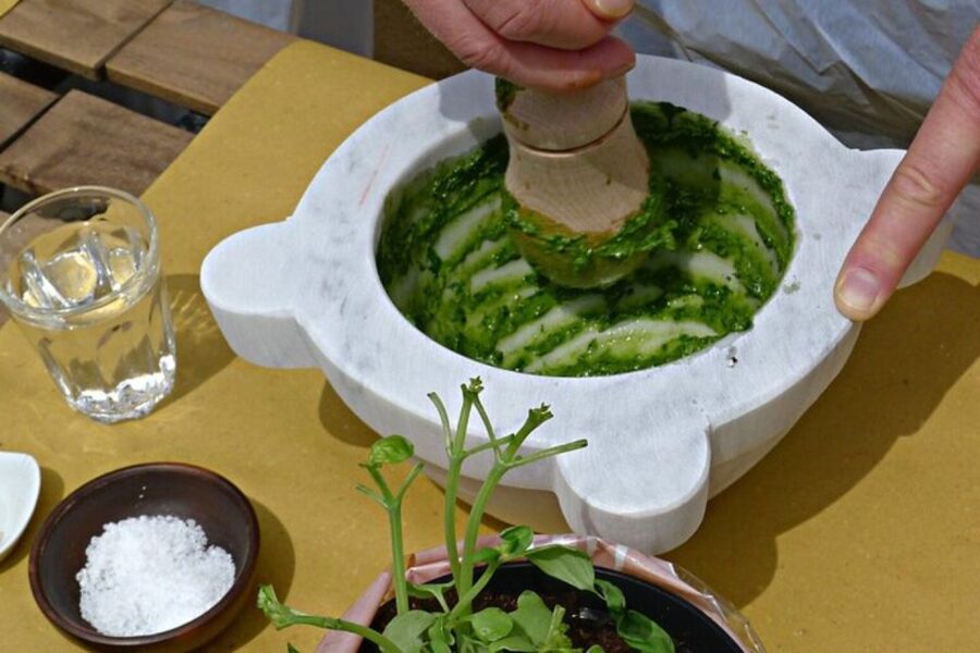 Manarola: Authentic Pesto Making Class at Cinque Terre - Price and value: $98 in a one-hour class that focuses on technique