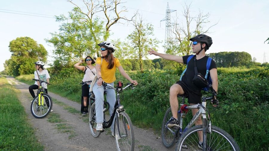 Milan: Bike Tour with Picnic on the turtle lake - Parco delle Cave: Sunset as a Guided Moment, Not Just a Photo Stop