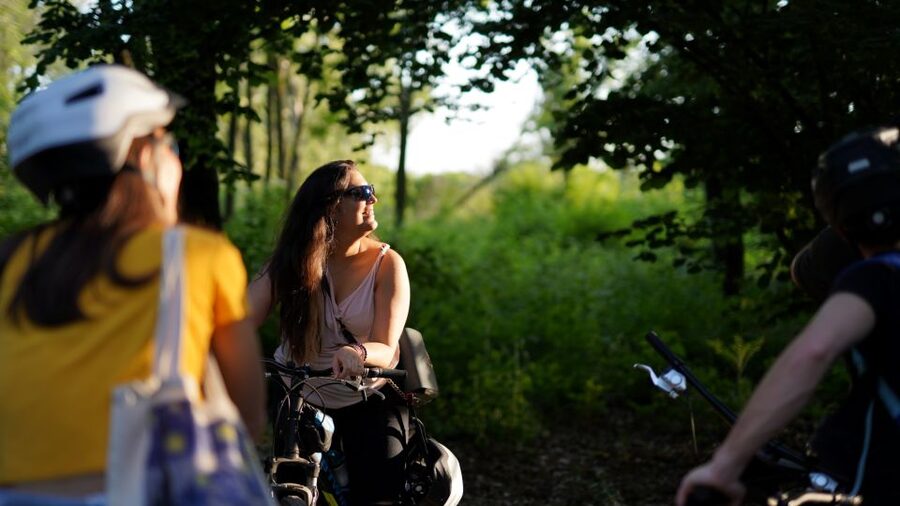 Milan: Bike Tour with Picnic on the turtle lake - Wildlife and Rice Fields: What Makes the Green Stops So Memorable