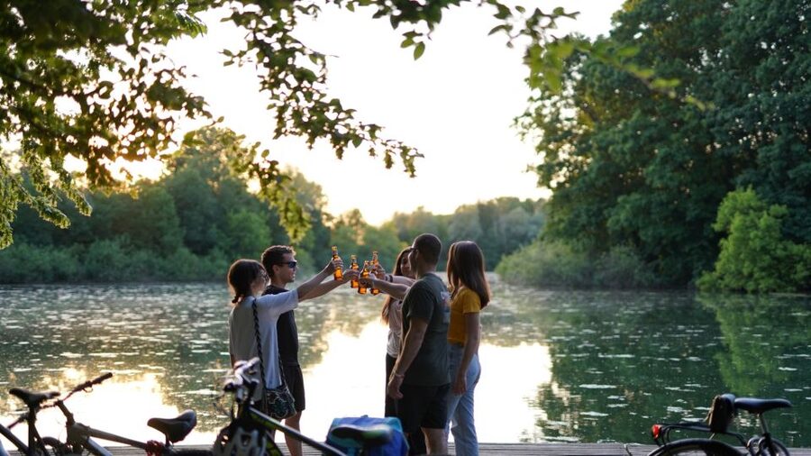Milan: Bike Tour with Picnic on the turtle lake - Meeting Near Trenno and Getting Rolling Without Stress