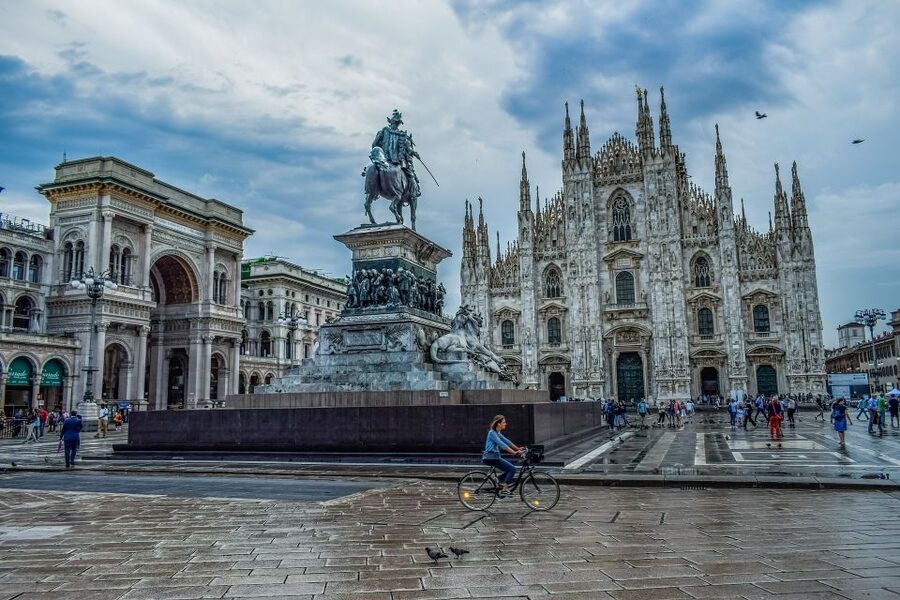 Milan by Night 2-Hour Walking Tour - How the two-hour pace feels on your feet