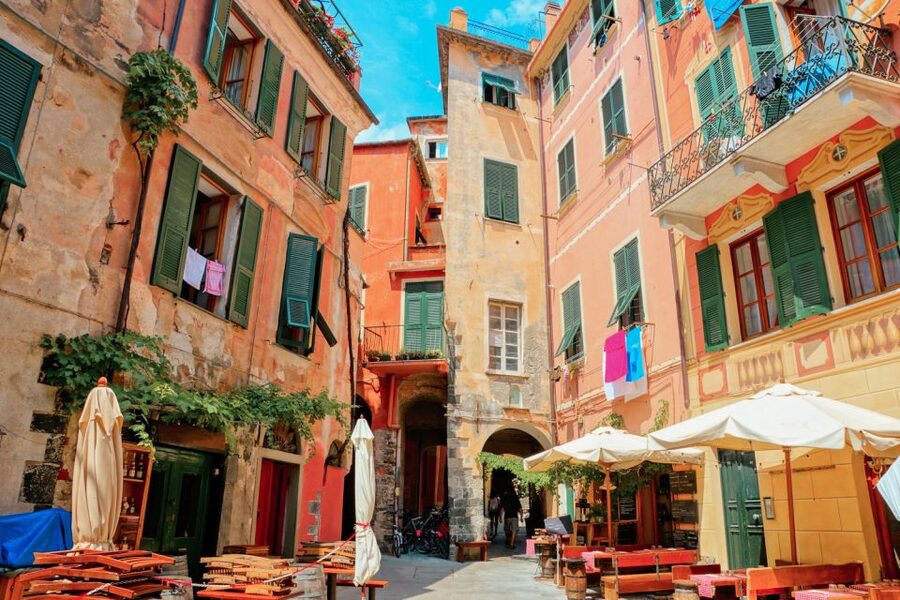 Milan: Cinque Terre Full-Day Guided Trip With Cruise - Laid-Back but Still Packed: The Train Moment to Sestri Levante