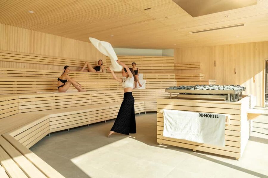 Milan: De Montel Thermal Park Entry Ticket - Bistro meals and the practical reality of food at a thermal park