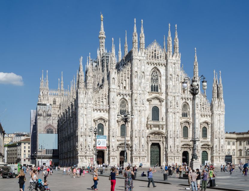 Milan: Duomo and Terraces Private Guided Tour - Piazza della Scala and Galleria Vittorio Emanuele II: finishing with real Milan texture