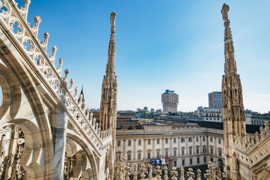 Milan: Duomo Rooftop and Cathedral Guided Tour with Tickets - Lift to the terraces: 8,000 square meters of spires and skyline views