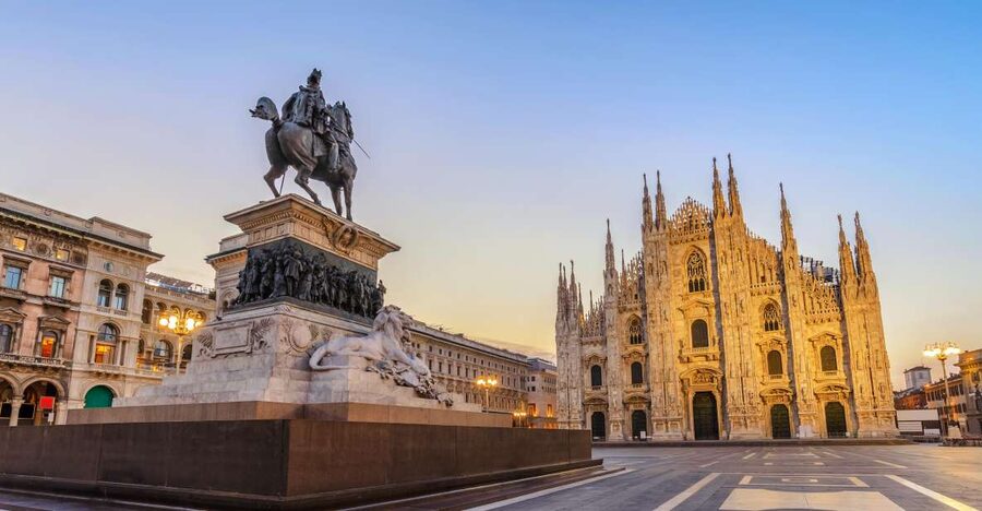 Milan: Duomo & Rooftop Tour with Optional Hop-On Hop-Off Bus - Going Down: The Crypt Under the Altar and Archbishop Carlo Borromeo