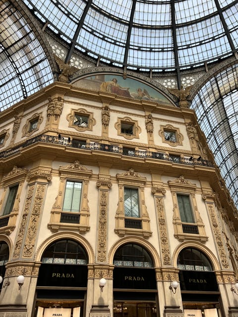 Milan: Exclusive Private Fashion Tour - Photo stop plus guided walk: how the route stays enjoyable