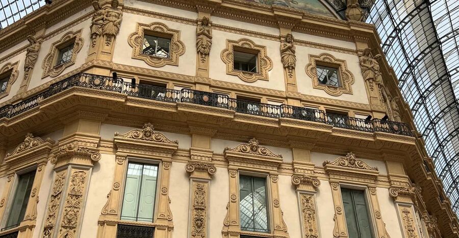 Milan: Exclusive Private Fashion Tour - Meeting in Piazza del Duomo: easy start, smart location