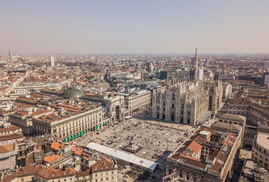 Milan: Express Walk with a Local in 90 minutes - What the local guide actually does for you
