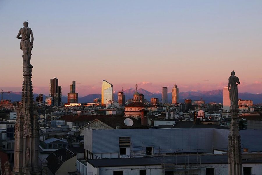 Milan: Express Walk with a Local in 90 minutes - Who should book this Milan express walk