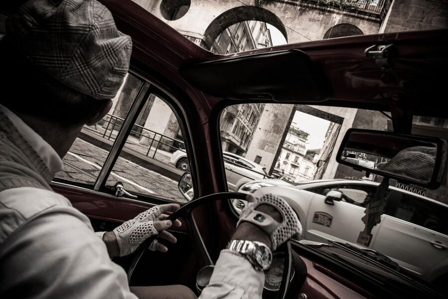 Milan: Fast Tour by Vintage Red Fiat 500 (30 mins, no stop) - Price and value: $94 per group up to 3