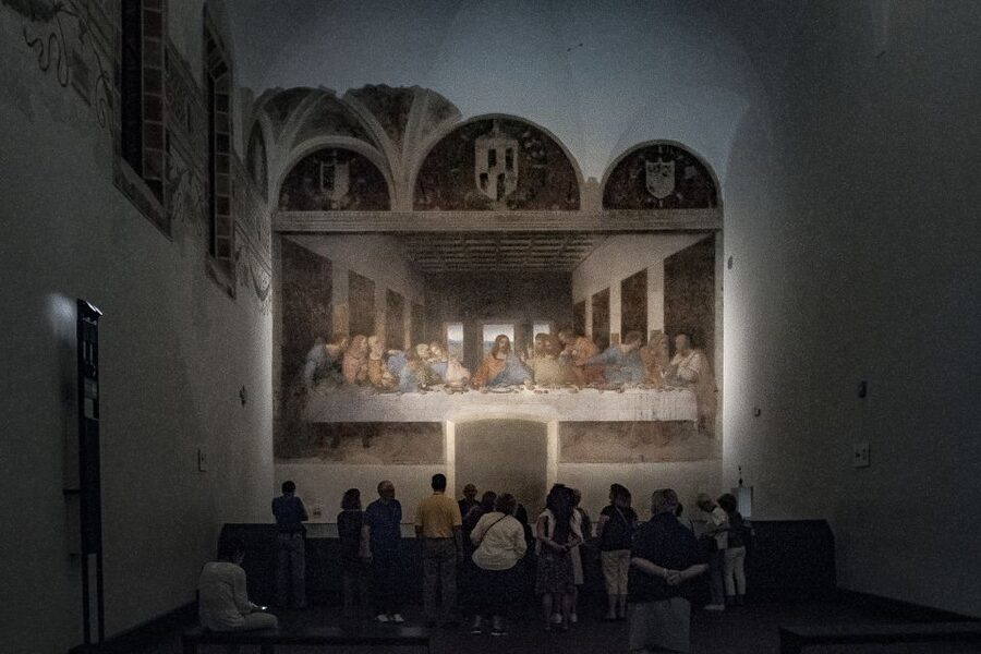 Milan: Guided Walking Tour with Last Supper Skip-the-Line - Piazza dei Mercanti and the hidden-city feeling