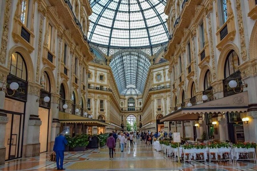 Milan : Historic Private Walking Tour - SUPER Milano and Gallerie d’Italia: mixing culture and modern storytelling