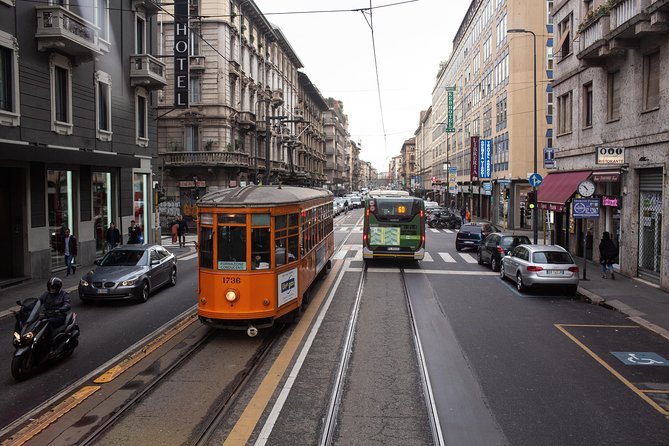 Milan Hop-On Hop-Off Bus Tour with Four Routes - Line A (red): Duomo, Castello Sforzesco, and La Scala in one orbit