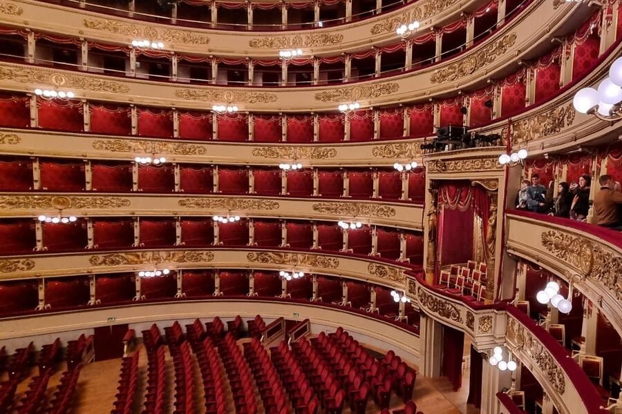 Milan: La Scala Theater and Museum Tour with Entry Tickets - Why Teatro alla Scala feels different from other museums