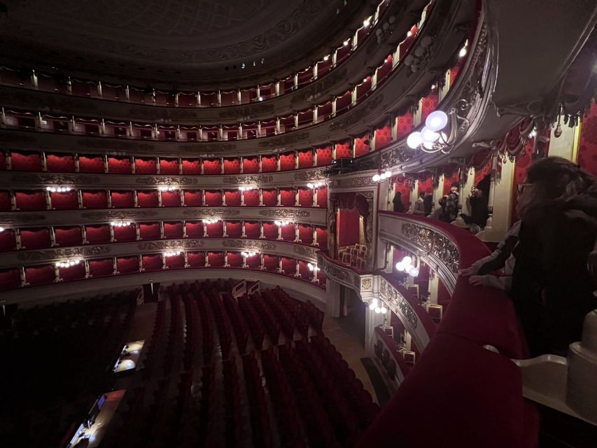 Milan: La Scala Theatre Skip-the-line Guided Tour - The guided walk into the theatre hall