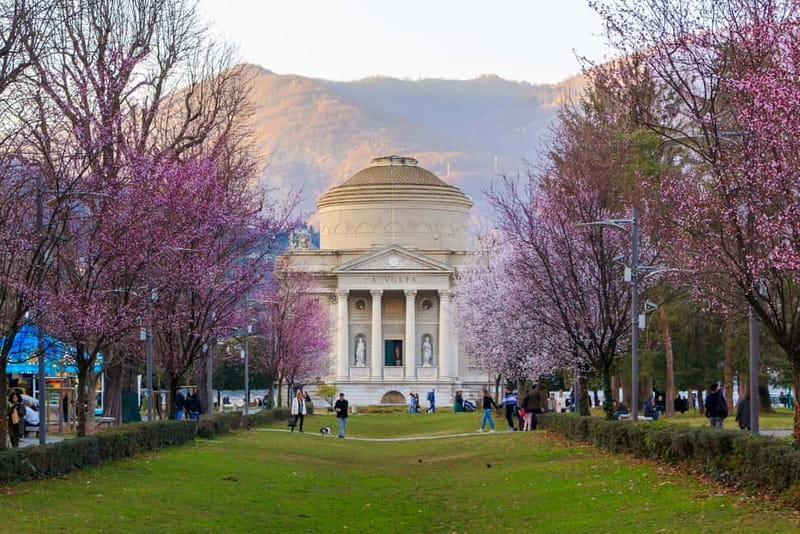 Milan: Lake Como, Bellagio, and Varenna Day Trip & Cruise - Varenna for an hour: a quieter counterpoint to Bellagio
