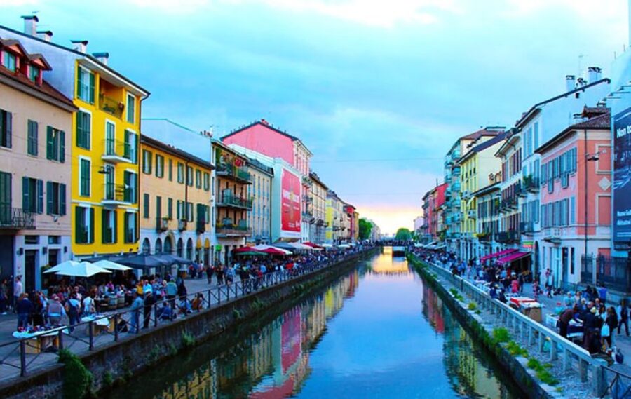 Milan: Navigli Canal Boat Cruise - Getting Started at Alzaia Naviglio Grande and Tackling the QR Audio