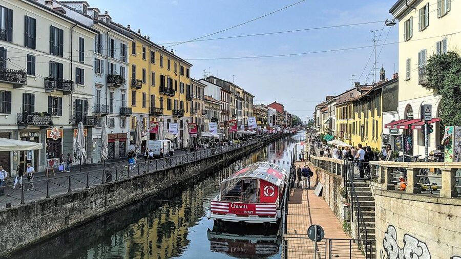 Milan: Navigli District Canal Boat Tour with Aperitivo - Best Seats and Timing: How to Get the Views You Want