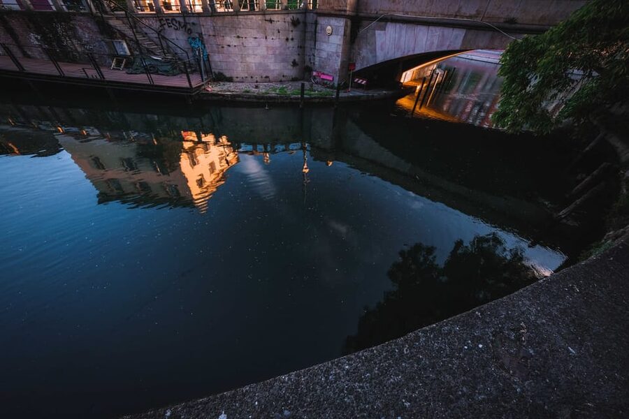 Milan: Navigli District Guided Canal Cruise - Navigli sights from the water, what to watch for