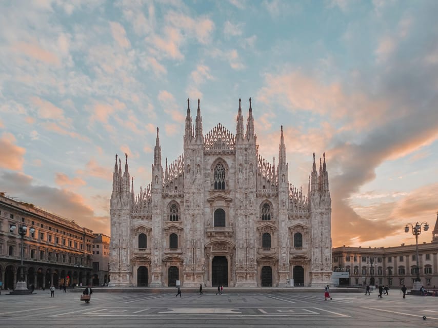Milan: Night Tour by Bus - Where to Board: Foro Bonaparte Close to Largo Cairoli