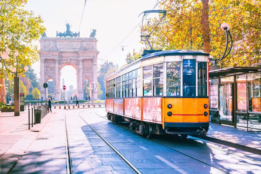 Milan: Old Town Highlights Private Guided Tour - Where the tour starts, and how to find your guide fast
