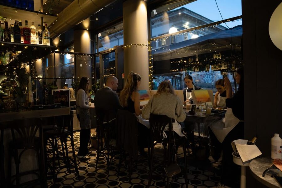 Milan: Paint 'n Sip Class - Practical tips so your night stays smooth