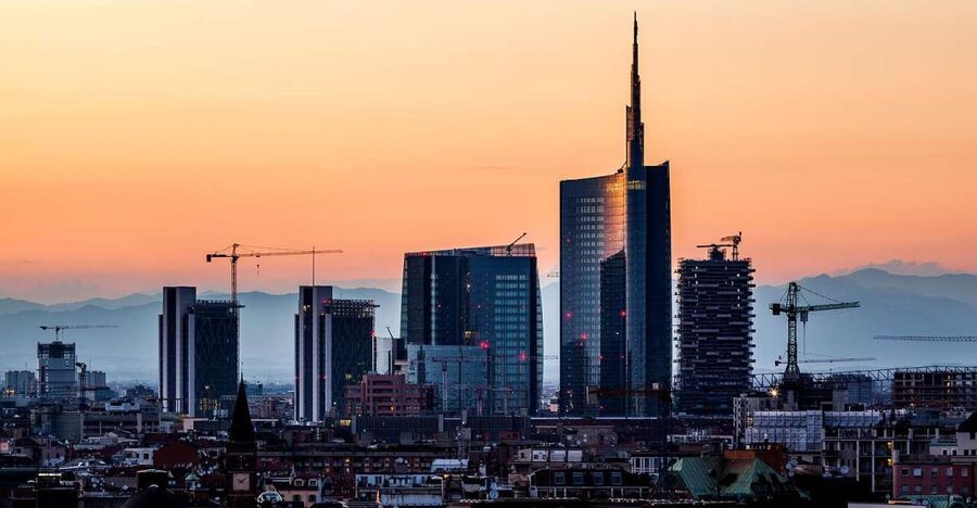 Milan: Piazza Gae Aulenti and Pelli Tower Walking Tour - Piazza Gae Aulenti: the Pelli Tower view and why the plaza feels different