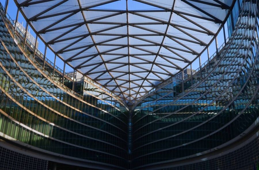 Milan: Piazza Gae Aulenti and Pelli Tower Walking Tour - Eataly at the former Teatro Smeraldo: a food stop you can tailor