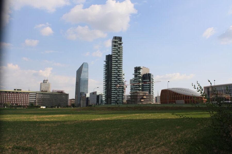 Milan: Piazza Gae Aulenti and Pelli Tower Walking Tour - Who should book this walking tour?