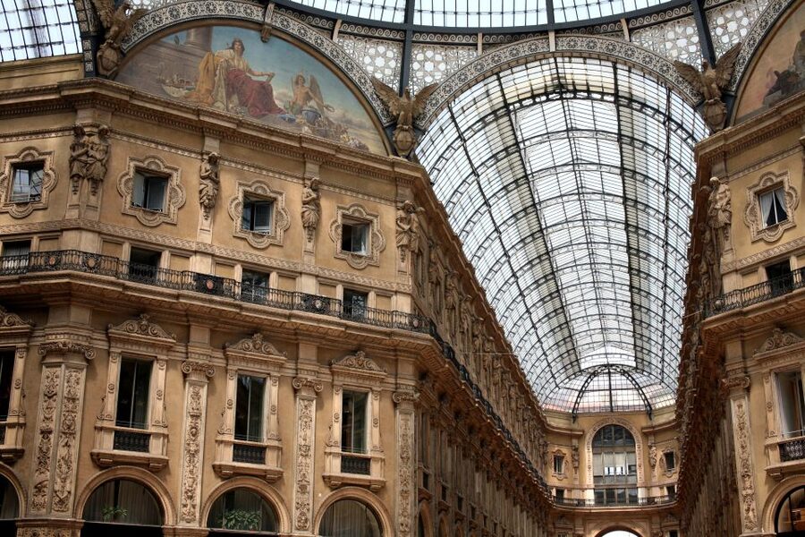 Milan: Private 4-Hour Walking Tour - Teatro La Scala area: why it’s worth seeing even if you never attend a show