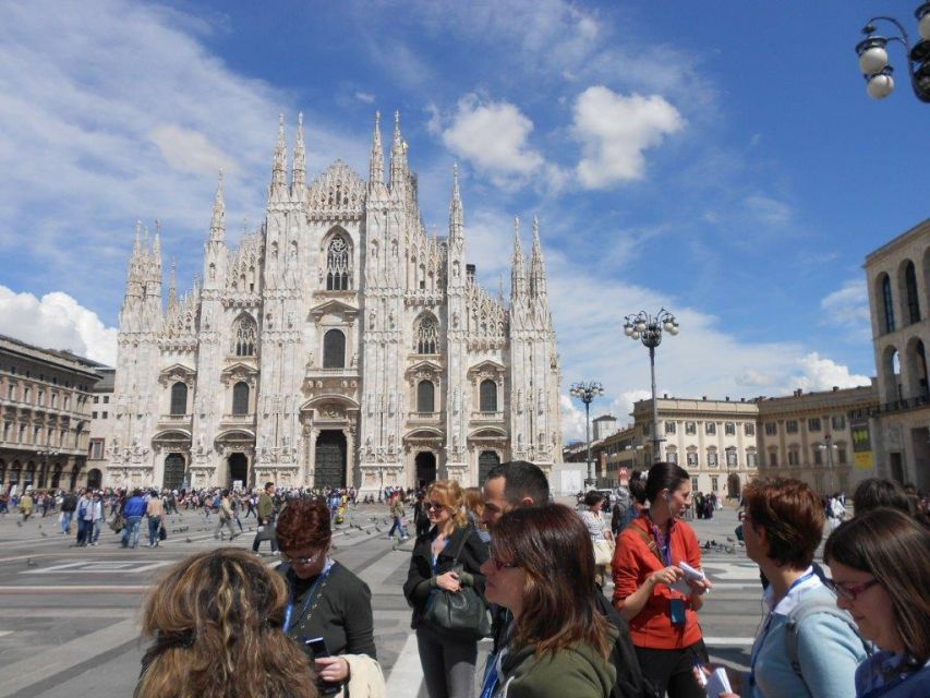 Milan: Private or Shared Essential Walking Tour - Group size, headphones, and how the tour stays readable