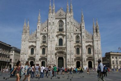 Private Sightseeing & Shopping Tour with a Local