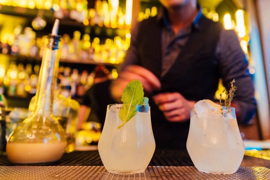 Milan: Private Tour with Drinks & Bites in Centro Storico - Three Drinks and Three Bites: Included Taste That Actually Helps You Decide