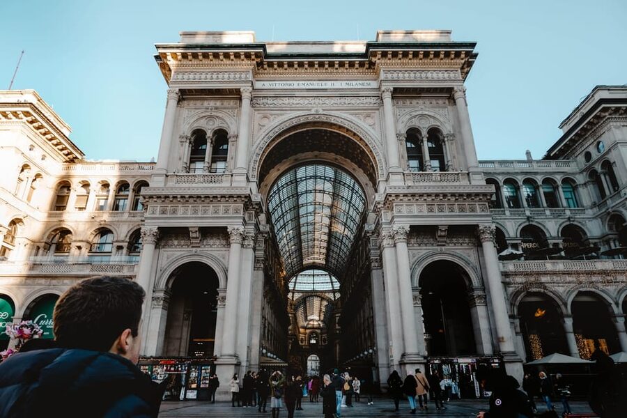 Milan: Private Walking Tour with Last Supper and Duomo Entry - Galleria Vittorio Emanuele II, il Salotto di Milano in 30 minutes