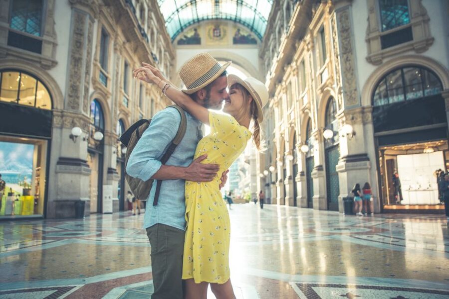 Milan: Romantic photoshoot for Couples - Duomo Square stop: the romantic landmark frames you can build the whole shoot around
