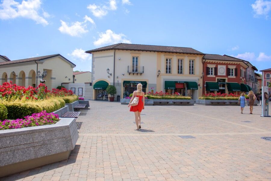 Milan: Serravalle Designer Outlet Roundtrip Bus Transfer - The roundtrip itinerary, step by step, with real-world tips