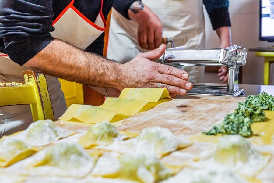Milan: Share Your Pasta Love in a Local’s Home - Entering a Milanese Home With a Welcome Aperitivo