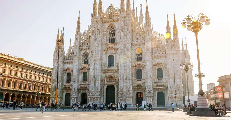 Milan: Skip-the-Line Duomo Guided Tour & Hop-on Hop-off Bus - What to wear and what not to bring inside the cathedral