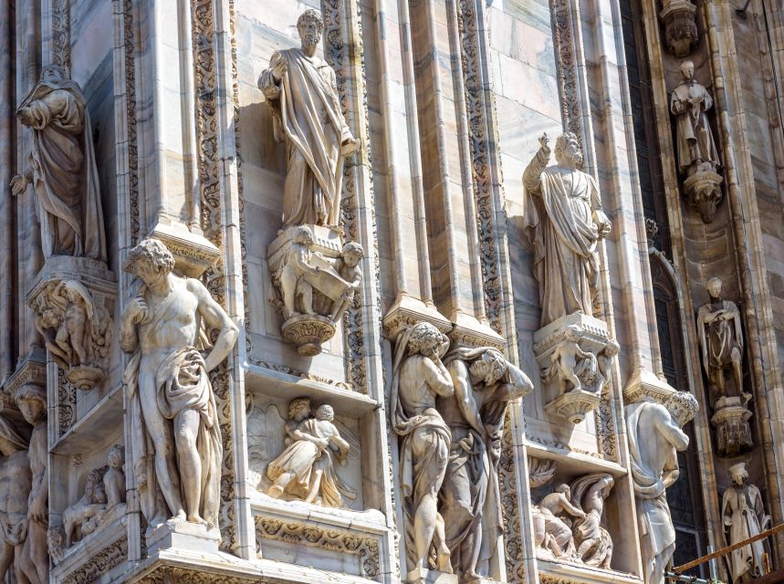 Milan: Skip-the-Line Duomo Guided Tour & Hop-on Hop-off Bus - Price, language, and what you’re really paying for