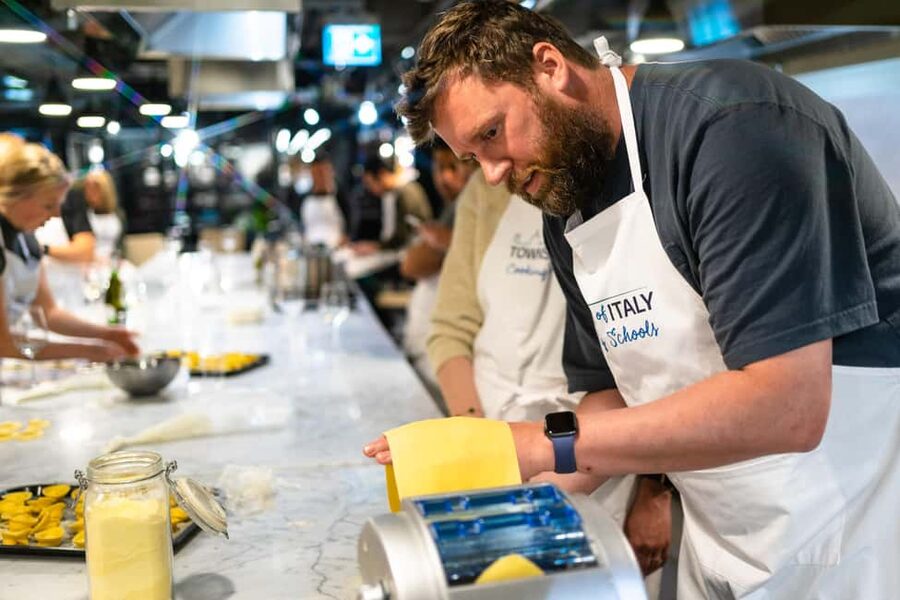 Milan: Small-group Pasta & Gelato Class with Unlimited Wine - Sauce time: choosing your flavor and making it taste finished