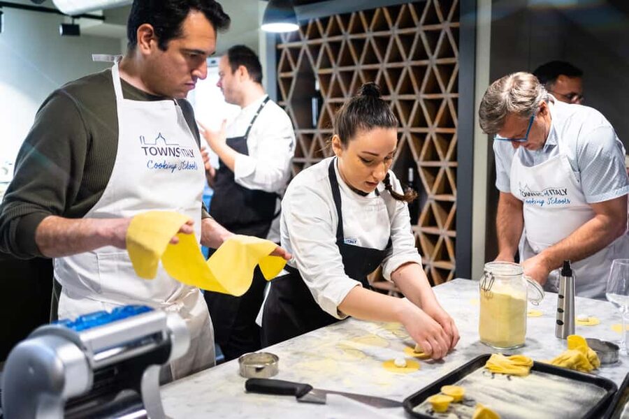 Milan: Small-group Pasta & Gelato Class with Unlimited Wine - What you actually do: tagliatelle and stuffed ravioli from scratch
