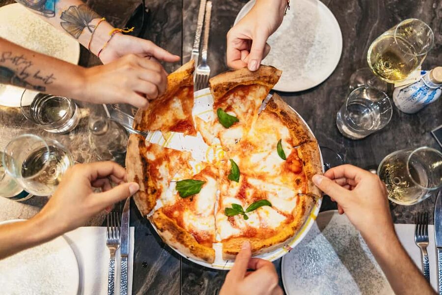 Milan: Street Food Walking Tour - Starting at UNIQLO in Piazza Cordusio: How the Tour Kicks Off