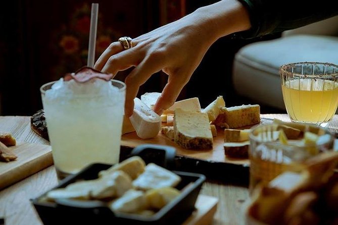 Milan: Sunset Navigli Food & Drinks Tour by Do Eat Better - Via Vigevano and the Milanese risotto that people remember