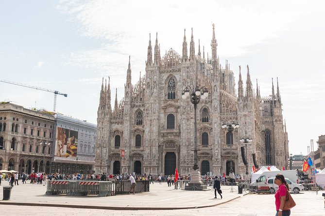 Milan Super Saver: Skip-the-Line Duomo and Rooftop Guided Tour - The facade stories that make the Duomo make sense